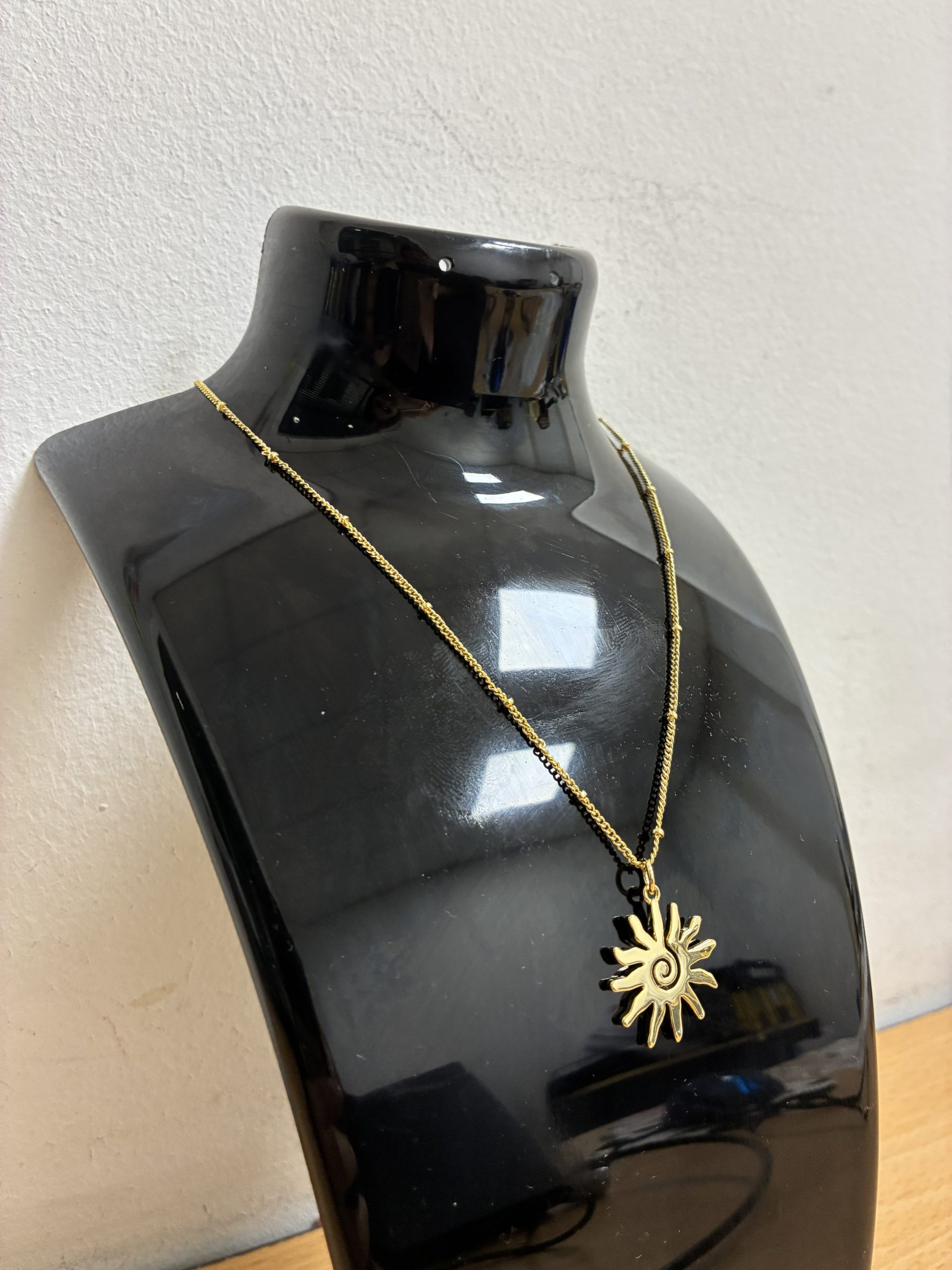 COLLARES DIJE Y BAÑO ORO SOL - Imagen 4